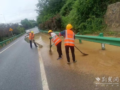 1.及時排除道路積水.jpg.jpg