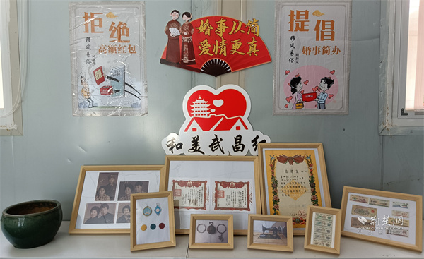 涂家溝社區(qū)“追憶往昔，留住時光”婚俗改革宣傳老物件展.jpg